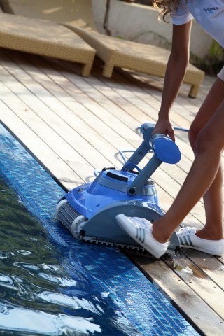 Robot pulitori per piscina